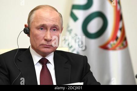 Mosca, Russia. 21 Nov 2020. Il presidente russo Vladimir Putin partecipa al vertice del G20 organizzato dall'Arabia Saudita tramite la videoconferenza della residenza ufficiale dello stato di Novo-Ogaryovo 21 novembre 2020 fuori da Mosca, Russia.Credit: Aleksey Nikolskyi/Kremlin Pool/Alamy Live News Foto Stock