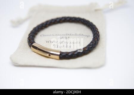 Bracciale unisex portatile. Bracciale di alta moda. Foto di alta qualità Foto Stock