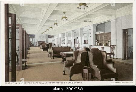 The Concourse, Fort William Henry Hotel on, Lake George, immagine fissa, Cartoline, 1898 - 1931 Foto Stock