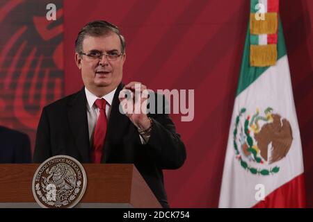 Città del Messico, Messico. 18 Nov 2020. CITTÀ DEL MESSICO, MESSICO - NOVEMBRE 18: Il Segretario degli Affari Esteri Marcelo Ebrard parla durante una conferenza stampa sull'estradizione dell'ex Segretario della Difesa Salvador Cienfuegos al Palazzo Nazionale il 18 novembre 2020 a Città del Messico, Messico (Foto di Eyepix Group/Pacifi Press) Credit: Pacific Press Media Production Corp./Alamy Live News Foto Stock
