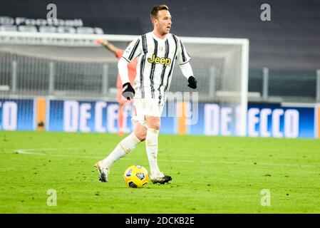 Torino, Italia. 21 Nov 2020. Arthur of Juventus FC durante la Serie UNA partita di calcio tra Juventus FC e Cagliari Calcio allo stadio Allianz il 21 novembre 2020 a Torino (Foto di Alberto Gandolfo/Pacific Press) Credit: Pacific Press Media Production Corp./Alamy Live News Foto Stock