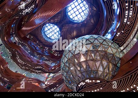 All'interno del centro commerciale K11 Musea a Hong Kong Foto Stock