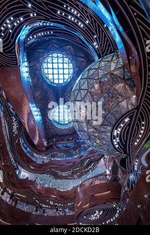 All'interno del centro commerciale K11 Musea a Hong Kong Foto Stock