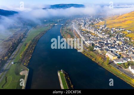 Vista aerea, ponte Hochmosel sul fiume Mosella, Zeltingen, Rachtig, Renania-Palatinato, Germania Vista aerea, Mosella, Zeltingen, Rachtig Foto Stock