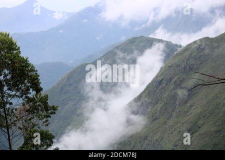 scenografico paesaggio urbano della stazione collinare di kodaikanal, la famosa stazione collinare si trova ai piedi delle colline di palani a tamilnadu, india meridionale Foto Stock