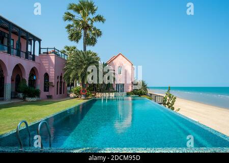 Resort a Khao Kalok Beach a sud di Hua Hin in Prachuap Khiri Khan Provincia di Thailandia Foto Stock