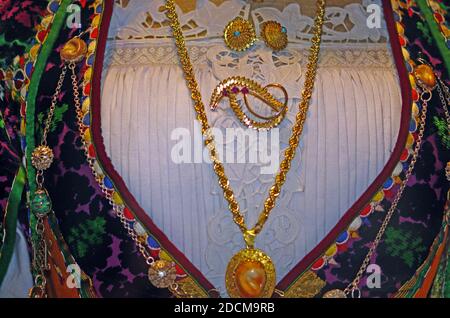 Sassari, Sardegna, Italia. Cavalcata Sarda, sfilata tradizionale di costume sardo Foto Stock