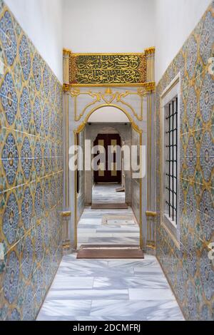 Vista interna della sezione Imperiale Harem nel Palazzo Topkapi, un grande museo nella parte est del quartiere Fatih di Istanbul in Turchia. Foto Stock