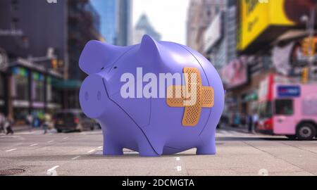 Aiuti finanziari bancari. Piggybank rotto con una patch sullo sfondo di New York City Streets. Infortunata economia cura con il concetto di bendaggio. illustrazione 3d Foto Stock