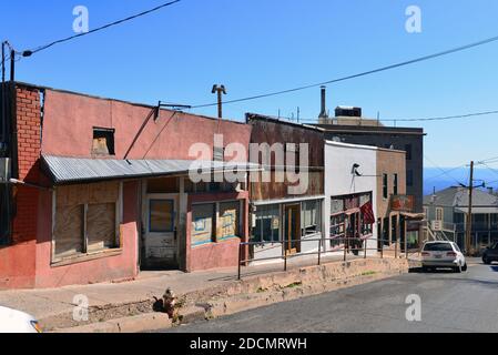 Jerome, AZ, USA - 24 febbraio 2016: Main Street a Jerome, una volta una prospera città mineraria ed ora un punto di riferimento storico nazionale. Foto Stock