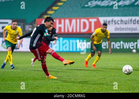 SITTARD, Paesi Bassi. 22 novembre 2020. Calcio, olandese eredivisie, stagione 2020/2021, /f10 segna il 1-3 durante la partita Fortuna Sittard - Feyenoord Credit: Pro Shots/Alamy Live News Foto Stock