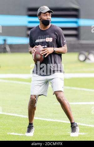 Charlotte, North Carolina, Stati Uniti. 22 novembre 2020. Carolina Panthers quarterback Teddy Bridgewater (5) testerà il suo ginocchio prima del matchup NFL al Bank of America Stadium di Charlotte, NC. (Supporti Scott Kinser/Cal Sport). Credit: csm/Alamy Live News Foto Stock