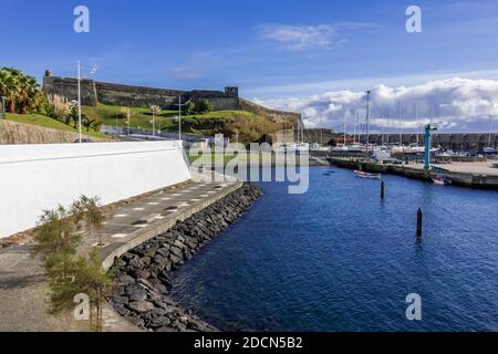 L'Hotel Pousada formely Forte de Sao Sebastiao A convertito 16 secolo Castello in Angra do Heroismo Isola di Terceira il Azzorre Portogallo Foto Stock