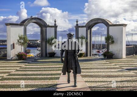 Statua di Vasco da Gama in Angra do Heroismo, Terceira Azzorre dell'artista americano Duker Bower, comissimato da Vitor Baptista Foto Stock