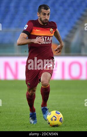 Roma, Italia. 22 novembre 2020. Henrikh Mkhitaryan di COME Roma in azione durante la Serie UNA partita di calcio tra ROMA E Parma Calcio 1913 allo stadio Olimpico di Roma (Italia), 22 novembre 2020. Photo Antonietta Baldassarre/Insifefoto Credit: Insifefoto srl/Alamy Live News Foto Stock