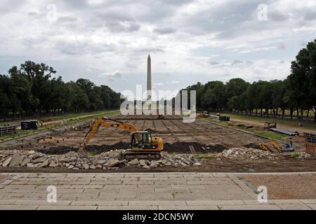 La piscina riflettente è in fase di ristrutturazione, a Washington DC, vista dal Lincoln Memorial. Foto Stock