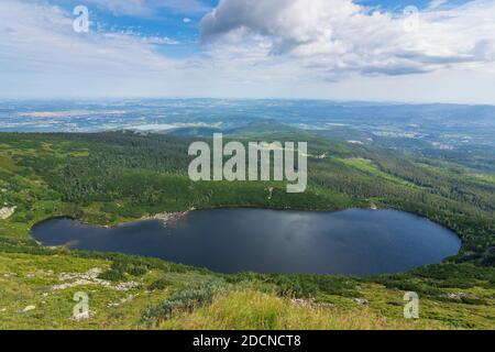 Karpacz (Krummhübel): WIELKI Staw (Grande Stagno, Großer Teich) a Karkonosze (Montagne Giganti, Riesengebirge), bassa Slesia, dolnoslaskie, Niederschlesi Foto Stock