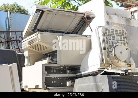 Apparecchiature obsolete. Rifiuti elettronici Foto Stock