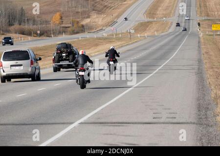 Ottobre 11 2020 - Calgary Alberta Canada - moto ON autostrada Foto Stock