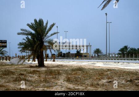 Bahrain King Fahd Causeway cabine a pagamento tra Saudita e Bahrain Foto Stock