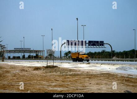 Bahrain King Fahd Causeway cabine a pagamento tra Saudita e Bahrain Foto Stock