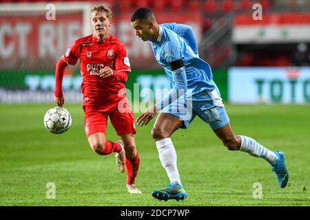 ENSCHEDE, PAESI BASSI - NOVEMBRE 22: (R): Cody Gakpo di PSV durante la partita olandese di Eredivisie tra FC Twente e PSV a Grolsch veste il 22 novembre 2020 a Enschede, Paesi Bassi (Foto di Lars Smook/Orange Pictures) Foto Stock