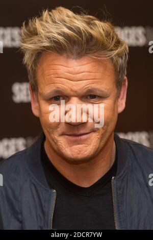 File foto datata 15/01/20 di Gordon Ramsay che ha detto che la gente presume che sia il nonno del suo figlio più giovane. Lo chef della TV, 54 anni, ha cinque bambini con la moglie Tana, compreso il figlio Oscar - che ne ha fatto uno ad aprile. Foto Stock
