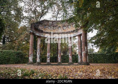 Il Tempio d'Arcadia: Piccolo tempio in stile neoclassico nel Parco Ducale di Parma. Foto Stock