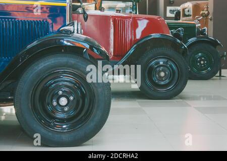 Chelyabinsk, Russia - 10 marzo 2016: Museo delle classiche auto retrò dei primi anni del XX secolo Foto Stock