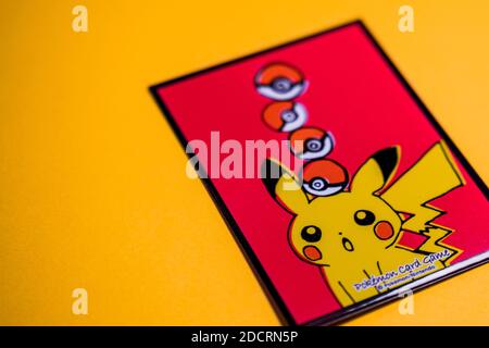 Pokemon Trading Card Game – tasca giapponese per carte Pikachu Foto Stock