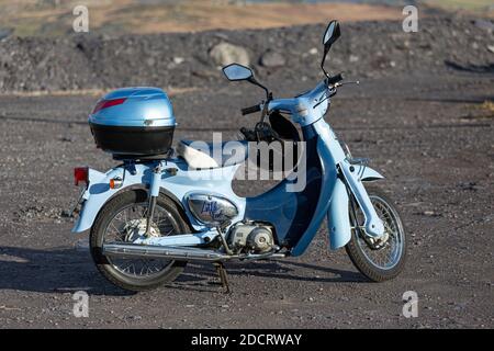 Honda Little Cub c50 ha ciclizzato sull'isola di Valentia, contea di Kerry, Irlanda Foto Stock