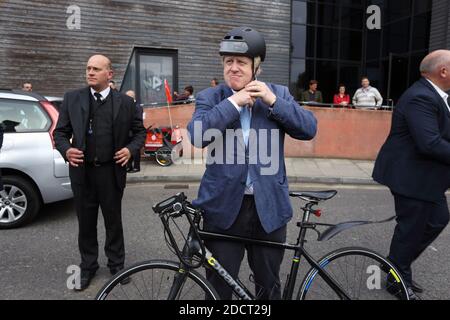 Gran Bretagna /Londra /Vote Leave Rally in East London .Boris Johnson partiva con la sua bicicletta . Foto Stock