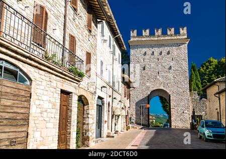 Porta Nuova, una porta di Assisi in Italia Foto Stock