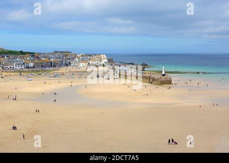 Inghilterra / Cornovaglia / St. Ives / bassa marea nel porto di St. Ives, Cornovaglia. Foto Stock