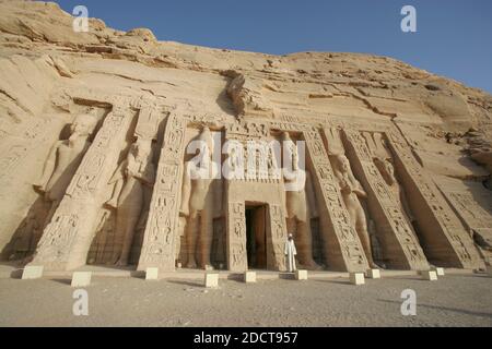 TEMPIO DELLA REGINA NEFERTARI AL TEMPIO DI ABU SIMBEL, EGITTO Foto Stock