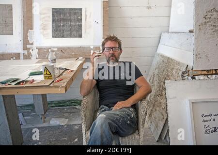 Inghilterra / Cornovaglia / St. Ives / artista nel suo studio di Porthmeor . Foto Stock