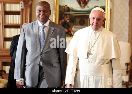 Papa Francesco incontra il Presidente della Repubblica Centrafricana Faustin Archange Touadera al Palazzo Apostolico il 25 gennaio 2018 a Città del Vaticano, Vaticano. Foto di ABACAPRESS.COM Foto Stock