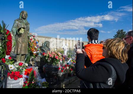 Tomba del cantante Claude Francois a Dannemois, Francia, il 11 marzo 2018. I fan vengono a rendere omaggio al cantante morto 40 anni fa. Foto di Beatrice Usseglio/ABACAPRESS.COM Foto Stock