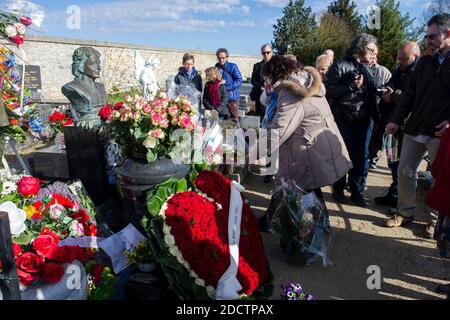 Tomba del cantante Claude Francois a Dannemois, Francia, il 11 marzo 2018. I fan vengono a rendere omaggio al cantante morto 40 anni fa. Foto di Beatrice Usseglio/ABACAPRESS.COM Foto Stock