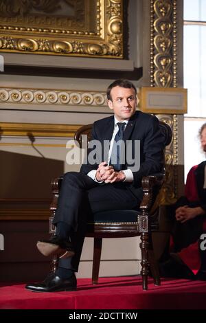 Il presidente francese Emmanuel Macron ascolta i discorsi del primo presidente della Cour de Cassation e del procuratore generale, durante una cerimonia alla Cour de Cassation, la più alta corte giudiziaria francese, presso il tribunale di Parigi, il 15 gennaio 2018. Foto di Eliot Blondt/ABACAPRESS.COM Foto Stock