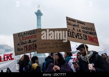 I lavoratori francesi delle ferrovie (SNCF), i funzionari pubblici, l'APHP, gli insegnanti e gli studenti, manifestano in una giornata nazionale di sciopero e protestano contro l'agenda di riforma del presidente Emmanuel Macron il 22 marzo 2018, a Parigi, Francia. Foto di Samuel Boivin/ABACAPRESS.COM Foto Stock