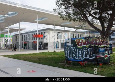 L'università di Mirail (Tolosa, Francia) bloccato per 1 mese si è riunito in assemblea generale, riunendo studenti e scioperanti 3 aprile 2018. Riattivato dalle violenze avvenute nelle università di Montpellier e Bordeaux, il movimento sta ora guadagnando diverse istituzioni pubbliche nel paese. Foto di Patrick Batard/ABACAPRESS.COM Foto Stock