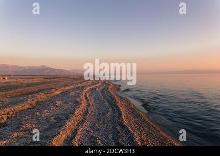 NESSUN WEB/NESSUNA APP - ESCLUSIVA. (Testo disponibile) Salton Sea Beach al Salton Sea in California, USA nel 2017. Il mare artificiale di Salton è il lago più grande della California. Situato nella contea imperiale a circa 240 km a sud di Los Angeles, il lago si sta asciugando rapidamente, minacciando il destino di pesci, specie di uccelli migratori e anche la salute pubblica, come playa esposto creerà ciotole di polvere, danneggiando un'area conosciuta per alti tassi di asma e alto livello di inquinamento atmosferico. Foto di Olivier Hertel/ABACAPRESS.COM Foto Stock