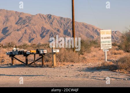 NESSUN WEB/NESSUNA APP - ESCLUSIVA. (Testo disponibile) Salton Sea Beach al Salton Sea in California, USA nel 2017. Il mare artificiale di Salton è il lago più grande della California. Situato nella contea imperiale a circa 240 km a sud di Los Angeles, il lago si sta asciugando rapidamente, minacciando il destino di pesci, specie di uccelli migratori e anche la salute pubblica, come playa esposto creerà ciotole di polvere, danneggiando un'area conosciuta per alti tassi di asma e alto livello di inquinamento atmosferico. Foto di Olivier Hertel/ABACAPRESS.COM Foto Stock