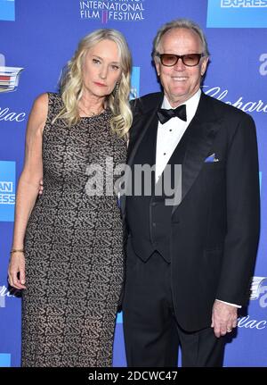 File photo - Peter fonda partecipa al 29° gala annuale dei Palm Springs International Film Festival Awards al Palm Springs Convention Center il 2 gennaio 2018 a Palm Springs, California. Peter fonda, la stella, co-scrittore e produttore del classico di culto Easy Rider del 1969, è morto all'età di 79 anni. Peter fonda faceva parte di una famiglia di veterani di Hollywood. Oltre ad essere il fratello di Jane fonda, era anche il figlio dell'attore Henry fonda, e padre di Bridget, anche un attore. Foto di Lionel Hahn/AbacaPress.com Foto Stock