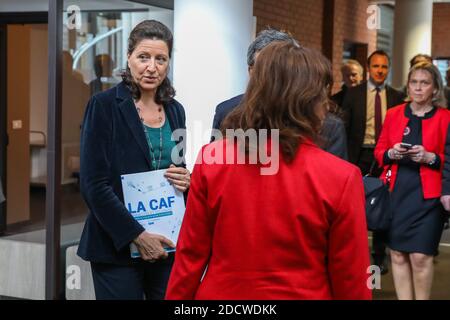 Il Ministro francese della solidarietà e della sanità, Agnes Buzyn visita gli uffici del CAF (Ufficio per le allocazioni familiari: Settore familiare del sistema francese di previdenza sociale) a Roubaix, Francia, il 09 aprile 2018. Foto di Thierry Thorel/ABACAPRESS.COM Foto Stock