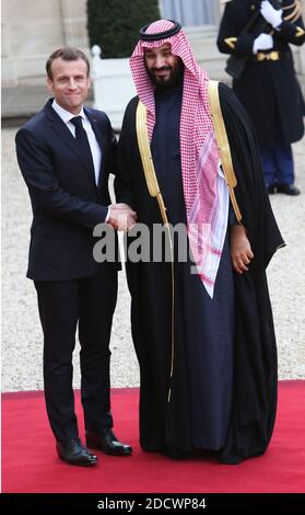 Il presidente della chiave Emmanuel Macron riceve il principe della corona Saudita Mohammed bin Salman al Saud (noto anche come MBS), presso l'Elysee Palace di Parigi, Francia, il 10 aprile 2018. Foto di Somer/ABACAPRESS.COM Foto Stock