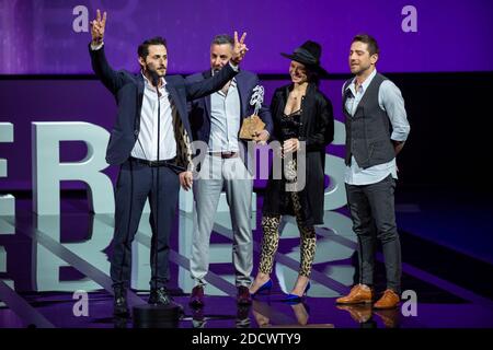 (L-R) Omri Givon, Moshe Ashkenazi, Ninet Tayeb, Tomer Kapon ricevono il premio Best Series Award per la serie "When Heroes fly" alla cerimonia dei Canneseries Awards durante il 1° Festival Internazionale della Serie di Cannes al Palais du Festival di Cannes, in Francia, il 11 aprile 2018. Foto di Marco Piovanotto/ABACAPRESS.COM Foto Stock