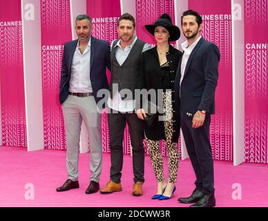 Moshe Ashkenazi, Omri Givon, Tomer Kapon e Ninet Tayeb di 'When Heroes Fly' si pongono lungo il tappeto rosa per la cerimonia di premiazione e la proiezione di 'Safe' durante le Canneseries 2018 al Palais du Festival di Cannes, Francia, il 11 aprile 2018. Foto di Marco Piovanotto/ABACAPRESS.COM Foto Stock