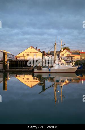 Richmond, British Columbia, Canada – 15 ottobre 2017. Gulf of Georgia Cannery, sito storico nazionale, Steveston. Primo semaforo sul Golfo di Georgia C. Foto Stock